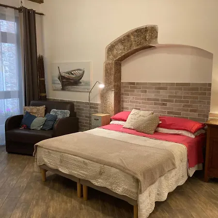 Tiny House In The Center Torri Del Benaco