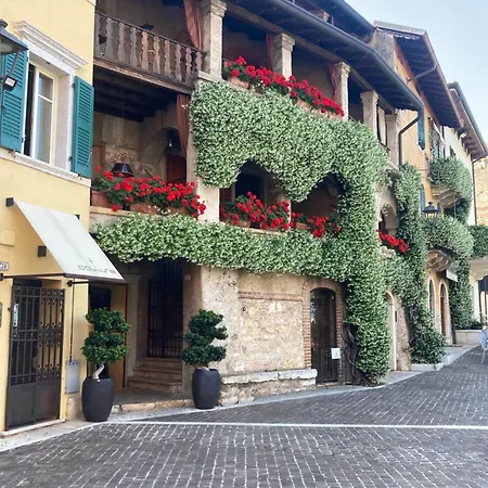 Tiny House In The Center Torri Del Benaco