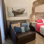 Tiny House In The Center Апартаменты