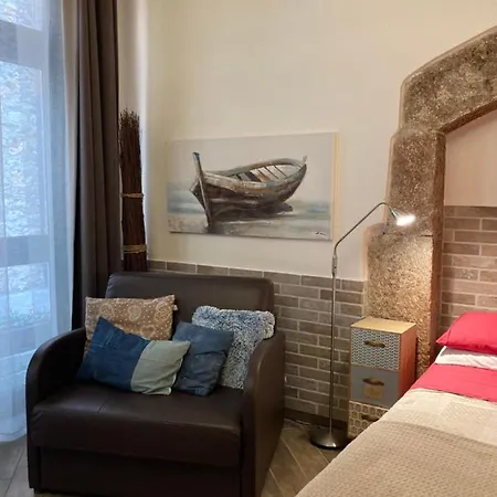 Tiny House In The Center Апартаменты *